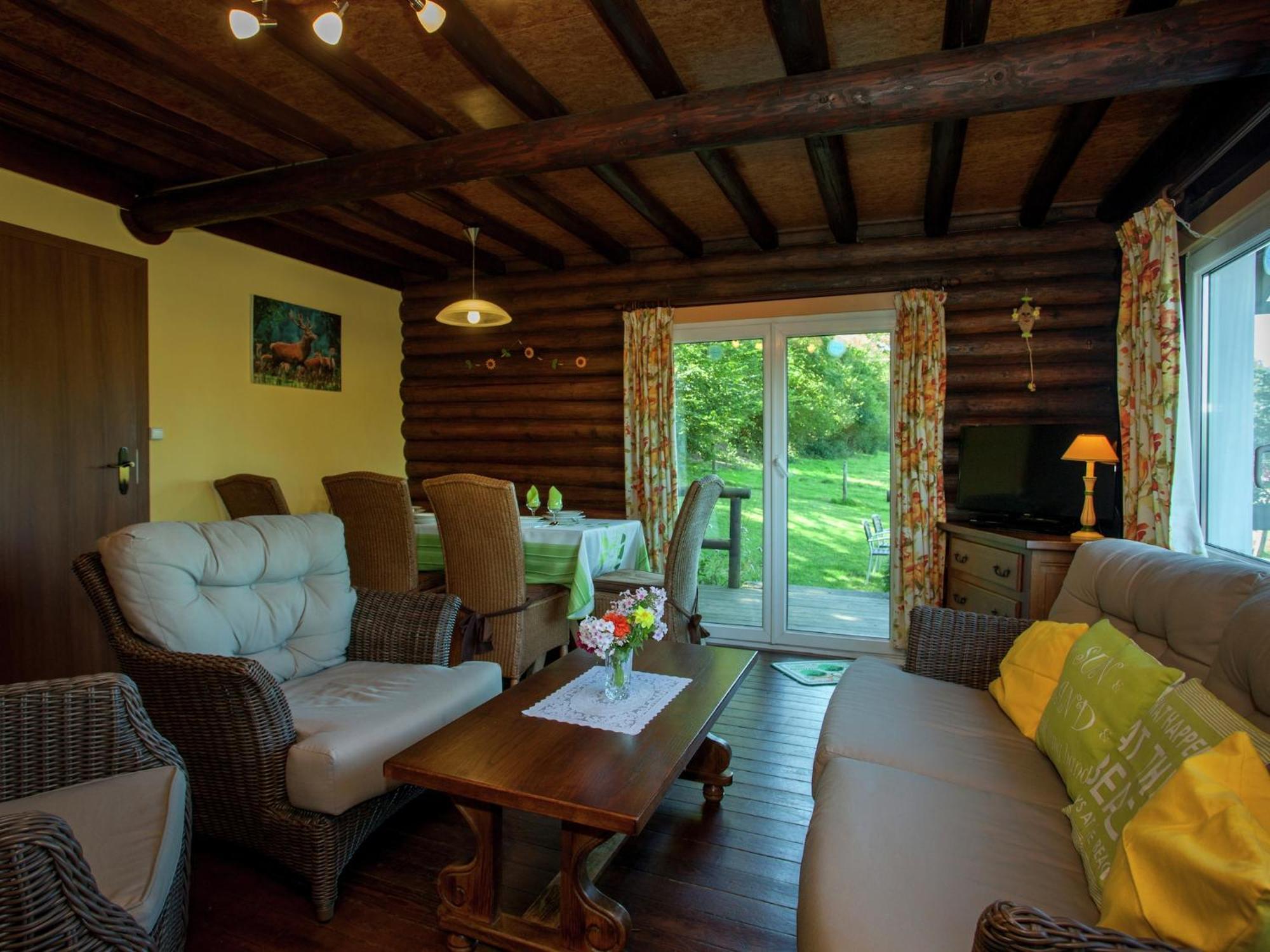 Open Wooden Chalet Built Against A Hill فرانكورشومب المظهر الخارجي الصورة